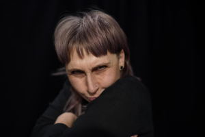Petra. Slova i ticho, které vibruje. Stačí pohled – a víte, že se něco stane. Jen nevíte, komu!