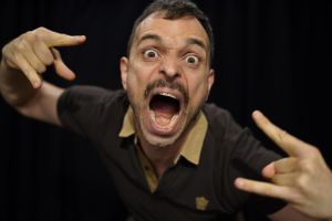 Tomáš. Neřízená legenda. Studna neskutečných nápadů a chaosu. Směr neřeší – dopad vždycky stojí za to!