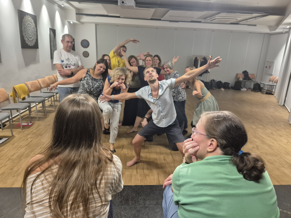 Svoboda na jevišti i pod ním, Černobílá skupina